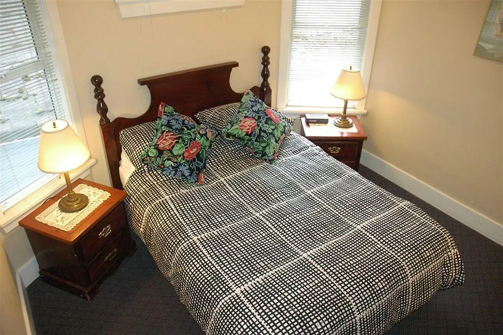 Cambie Lodge Vancouver Bed & Breakfast